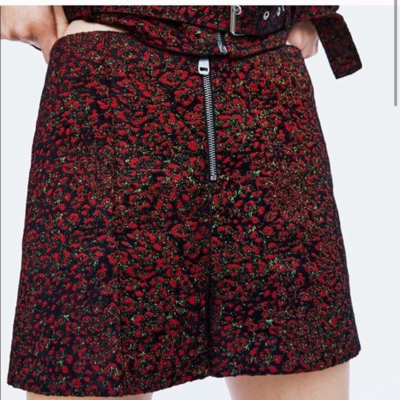 NEW Zara High Rise Red Black Floral Jacquard Zipper Short Size XS - Picture 3 of 10